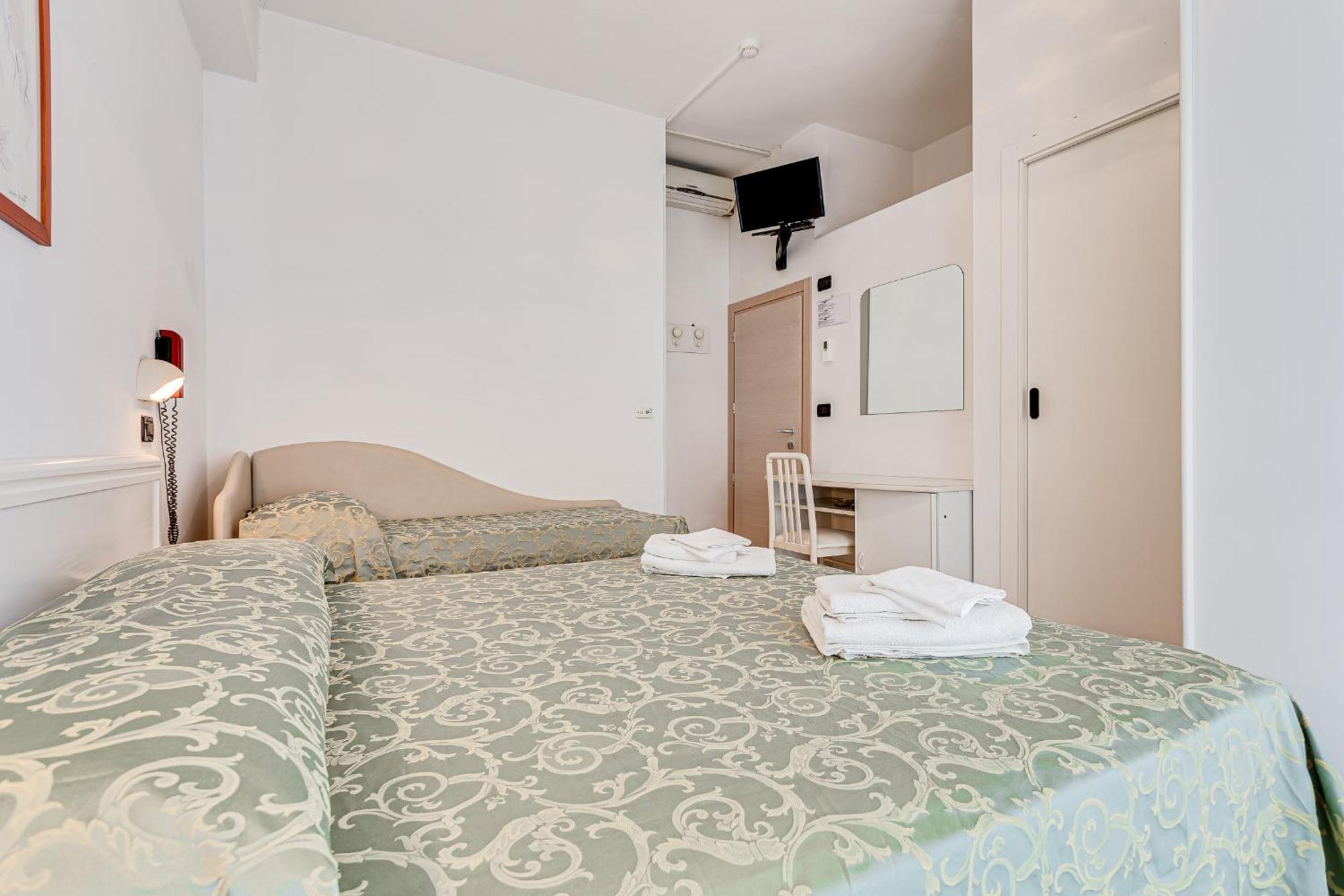 Hotel Sirena 贝拉里亚-伊贾马里纳 外观 照片